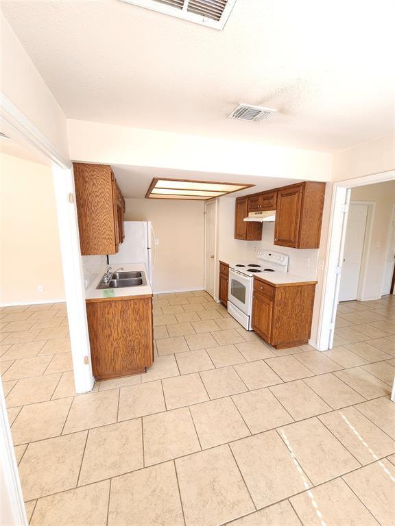 Building Photo - 9601 Amberglen Blvd