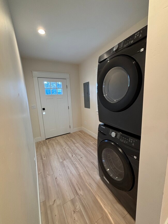 Building Photo - 480 SE Reed Market Rd