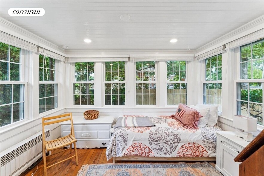 Building Photo - 414 Main St