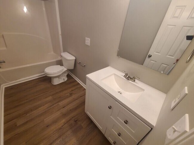 Building Photo - Gorgeous 3BR 2.5BA Home w/ Renovated Kitchen • Fenced Backyard• Garage Parking in Jonesboro