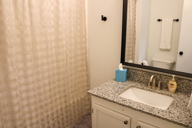 Building Photo - 596 W Moan Pl