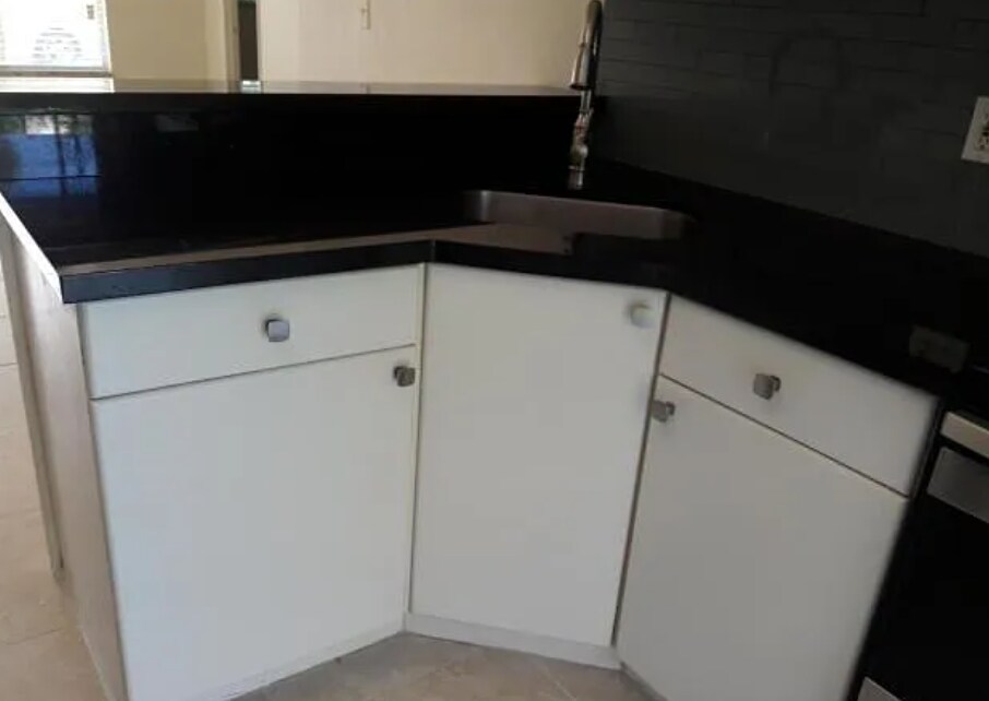 Kitchen sink - 186 NW 4th Ave