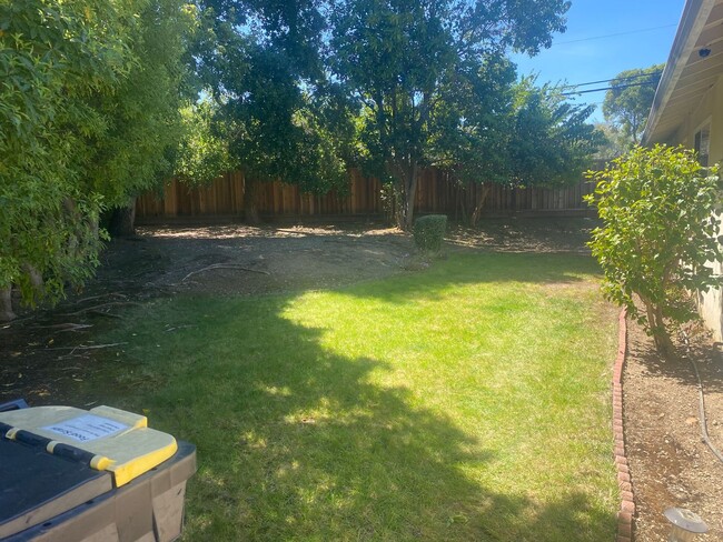 Building Photo - Quiet Sunnyvale Home