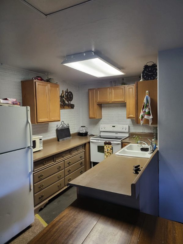 Building Photo - 880 Rockcrest Dr