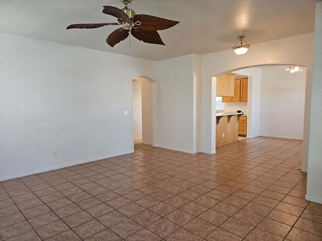 Building Photo - 3 bedroom single story in Manteca!