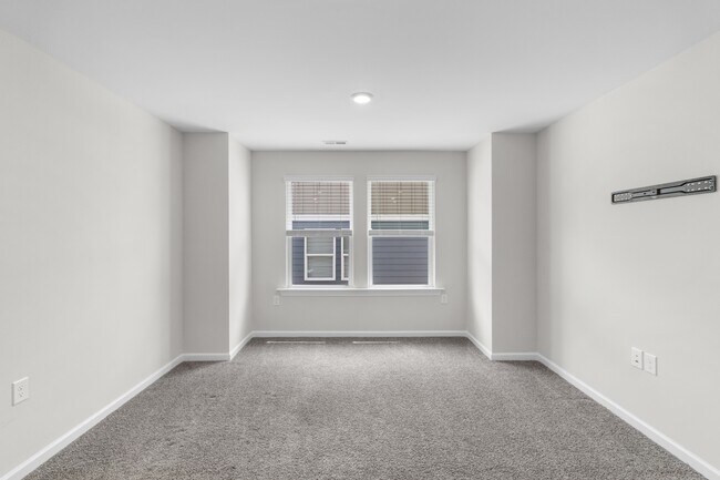 Building Photo - 2466 Hutch Ln
