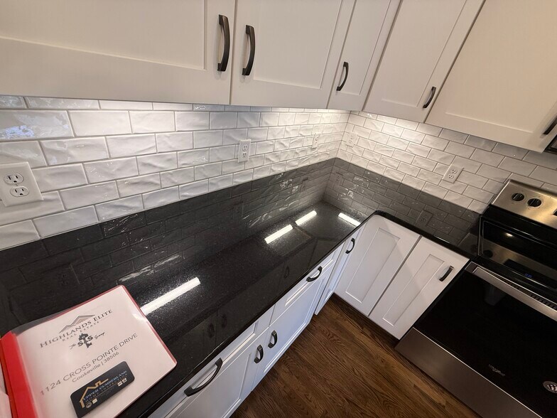 Building Photo - 1124 Cross Pointe Dr