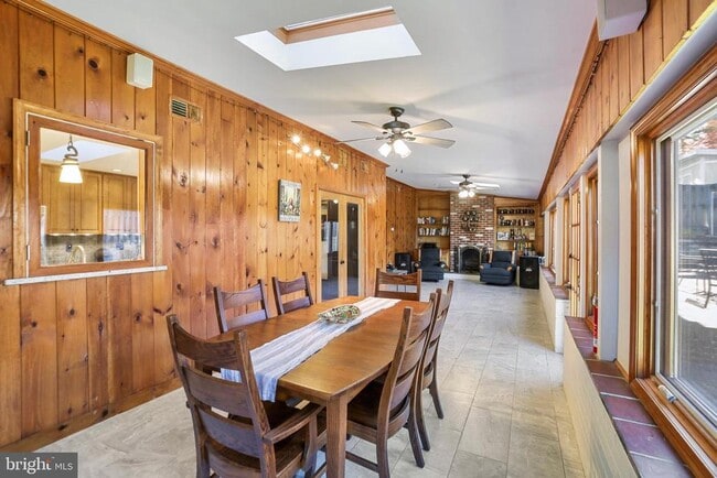 Building Photo - 4402 Medford Dr