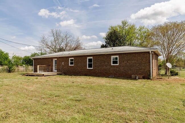 Building Photo - 386 Sandy Creek Rd