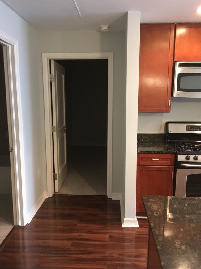 Building Photo - 1975 Grant St