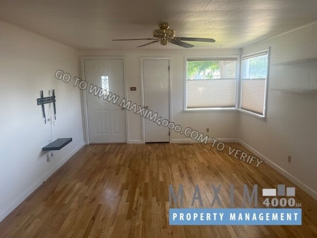 Building Photo - 323 N Mulberry St