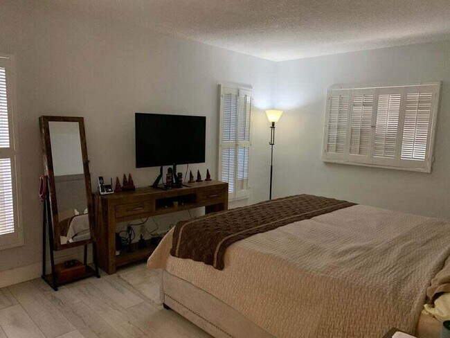 Building Photo - 3230 Aqua Vista Dr