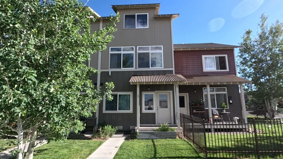 Building Photo - 300 Van Tuyl Cir, Unit C