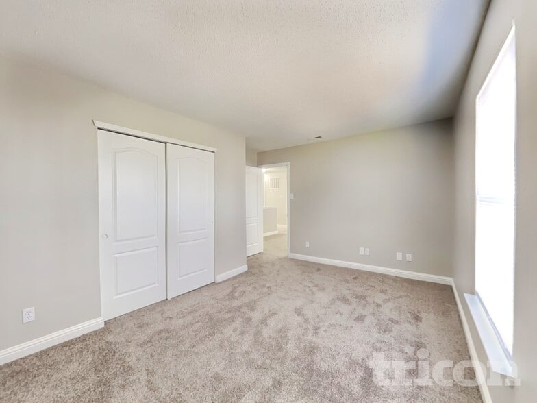 Building Photo - 1840 Blackmore Dr