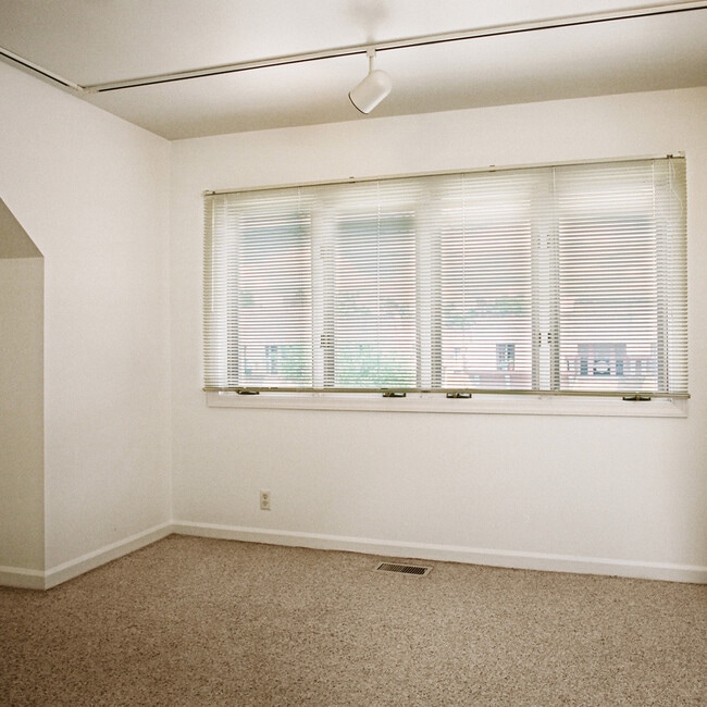 Building Photo - 6348 Walnut St