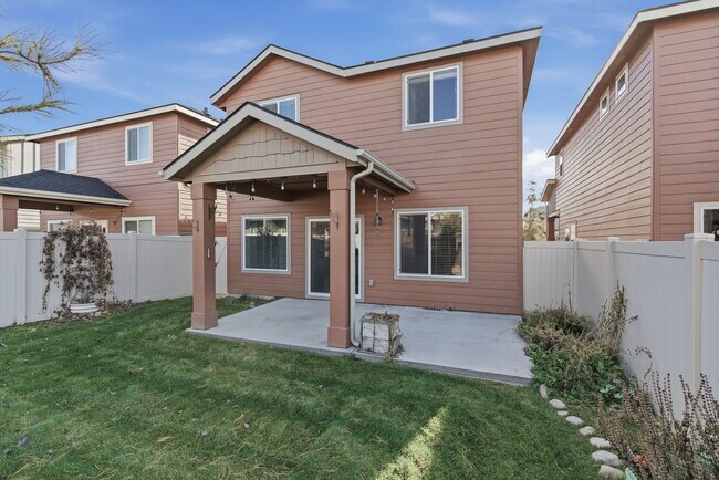 Building Photo - 9138 W Tillamook Dr