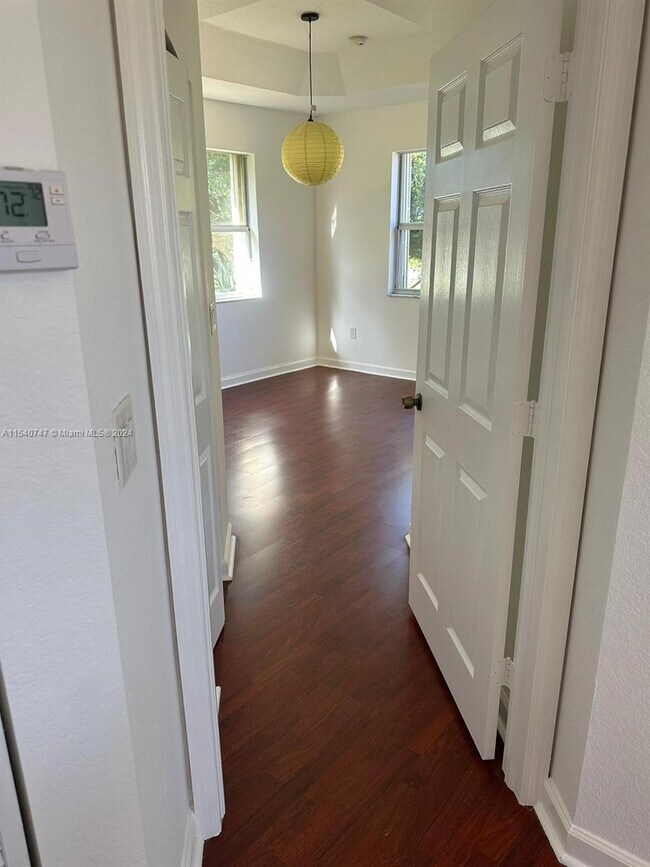 Building Photo - 1650 NE 33rd Rd