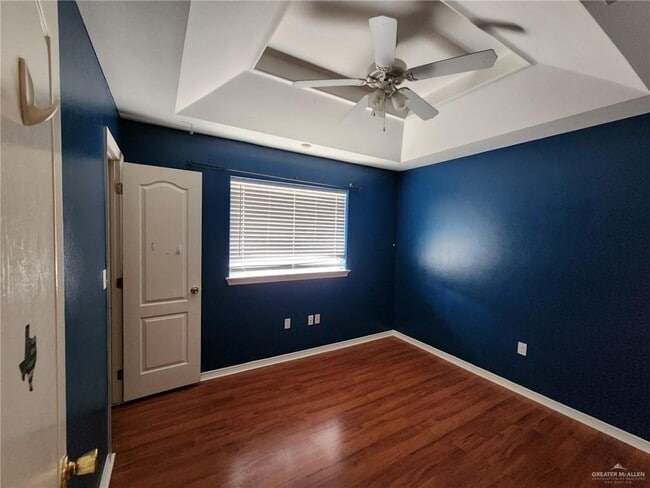 Building Photo - 18 Kerria Ave