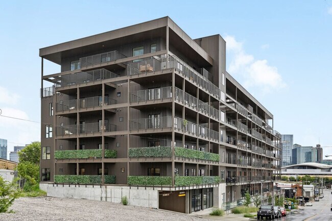 Building Photo - 635 7th Ave S