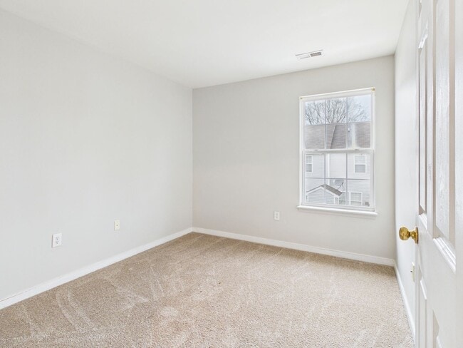 Building Photo - 4715 Milfax Rd