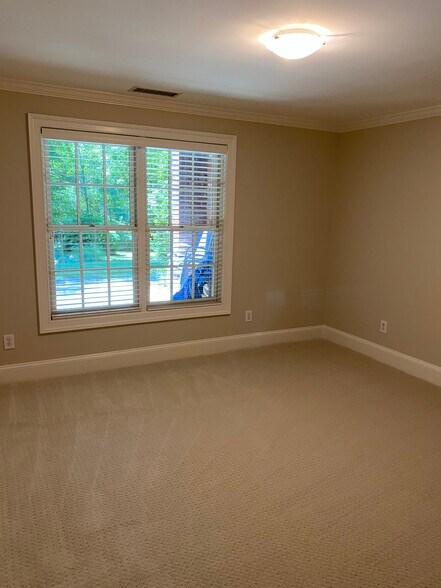 Building Photo - 125 Wild Iris Ln