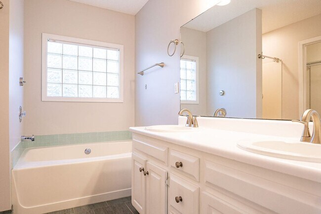 Building Photo - Spacious 3BR on Oversized Fenced Lot | GREAT PRICE!