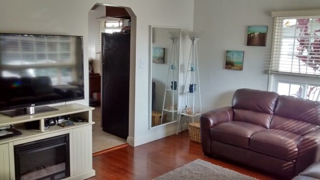 Living room - 1611 Greenwood Ave