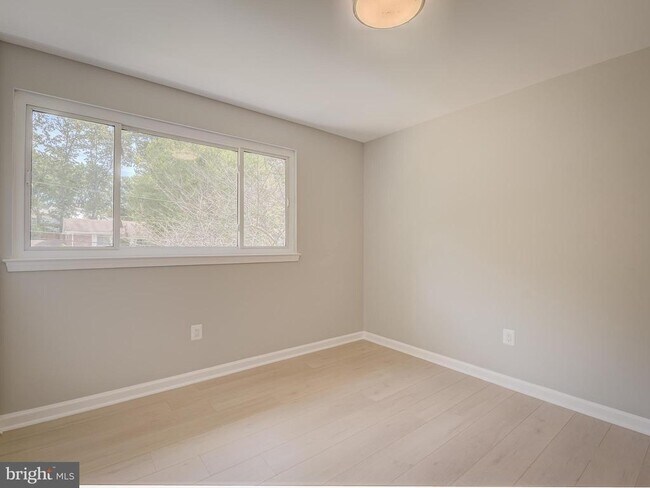 Building Photo - 6812 Landor Ln
