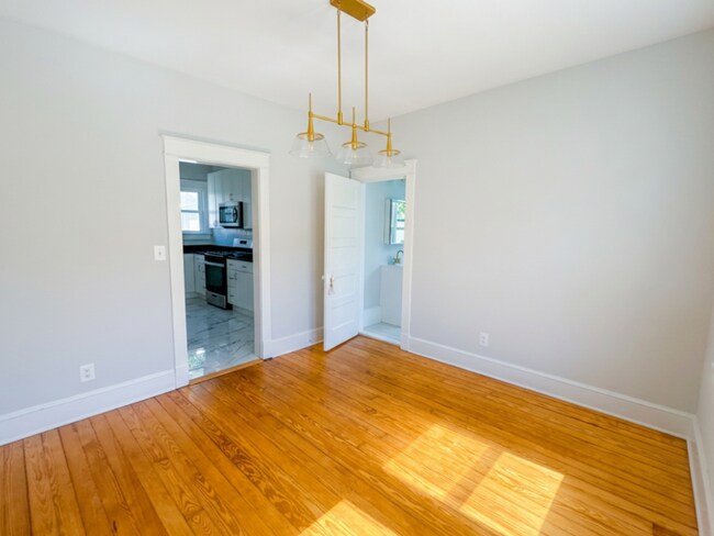 Building Photo - 209 4th Ave