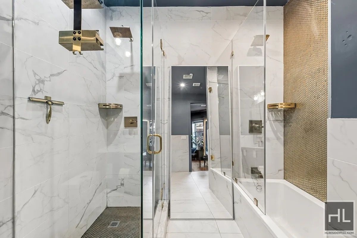 Building Photo - Gorgeous Townhome in Bed Stuy!