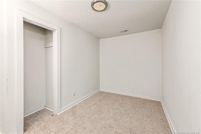 Building Photo - 210-210 S Plymouth St