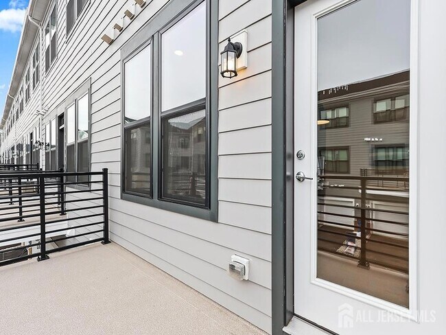 Building Photo - 715 Parker Blvd