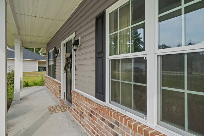 Building Photo - Enjoy Easy Living in This Thoughtfully Designed 3BR Home in Ludowici