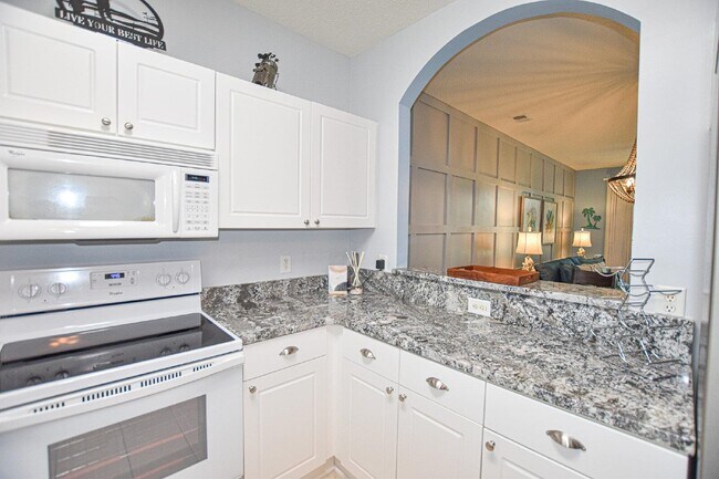 Building Photo - 5825 Catalina Dr