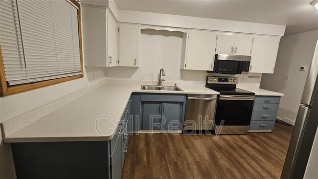 Building Photo - 1222 E Baldwin Ave