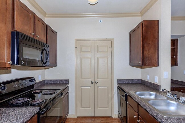 Building Photo - 332 Independence Dr