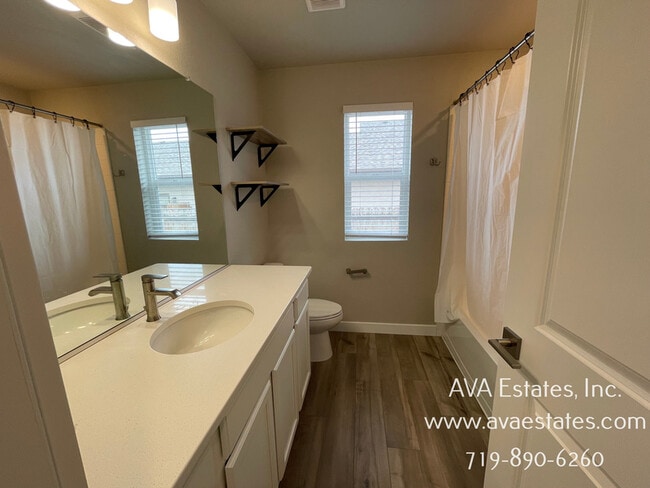 Building Photo - 2403 Sunrise Ln