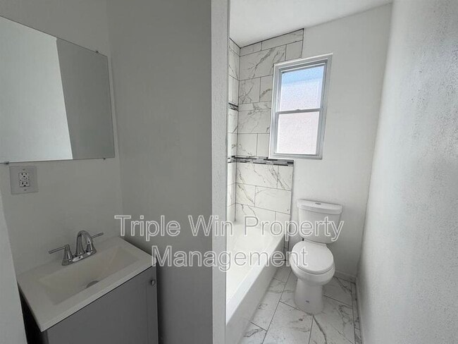 Building Photo - 123 W Thornton Ave