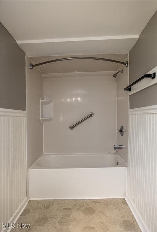 Building Photo - 353 S Maple St