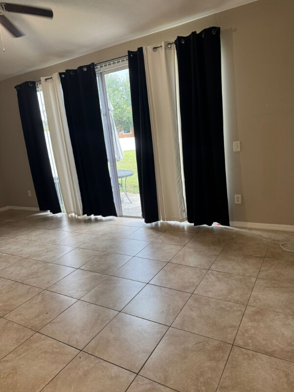 Building Photo - 657 Orchid Dr