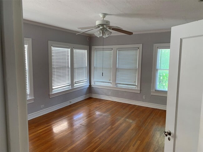 Building Photo - 5900 Velasco Ave