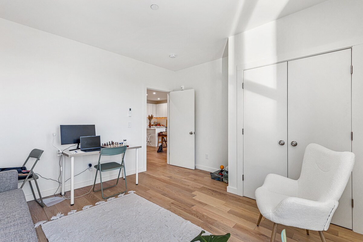 Building Photo - 123 Friendship St