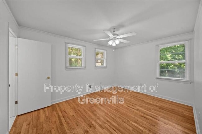 Building Photo - 304 Robin Hood Rd