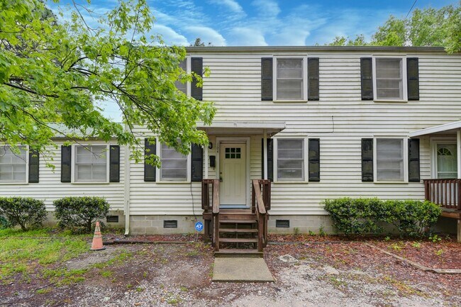 Primary Photo - 2 bedroom, 1.5 bath home for rent in the h...