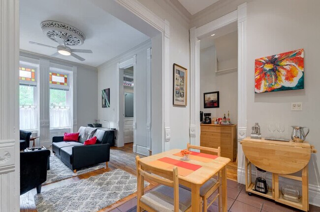 Building Photo - 219 W Eugenie St