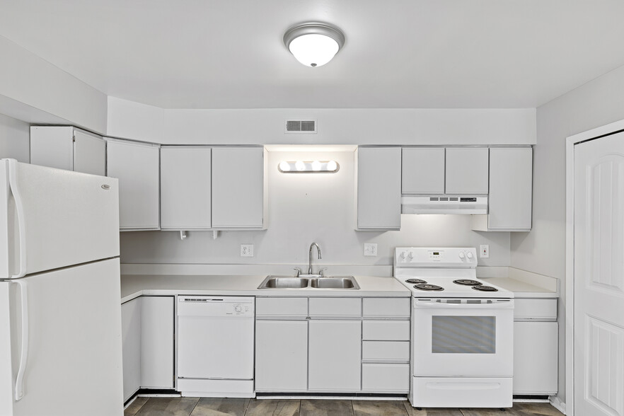 Building Photo - Rickett Road Apartments