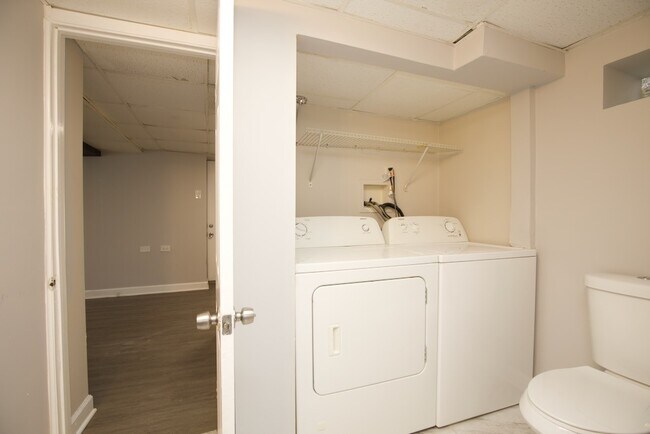 Building Photo - 3521 W Grace St