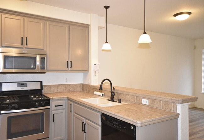 Building Photo - 2001 Club Center Dr