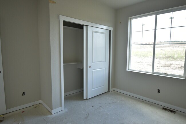 Building Photo - 10214 Spry St