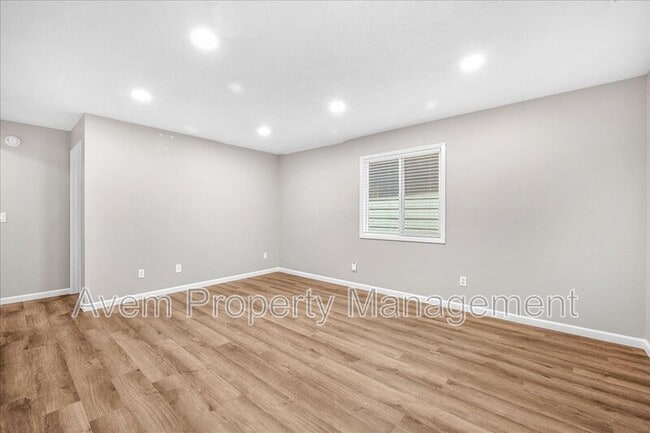 Building Photo - 4909 SE 71st Ave